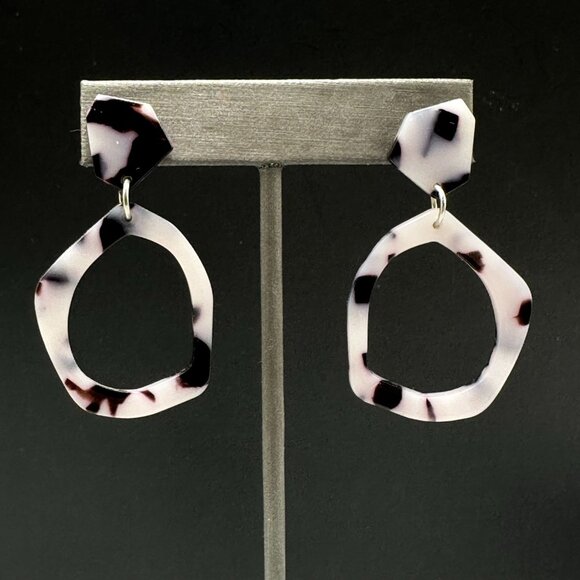 3/$30 Gray Black Acrylic Geometric Dangle Earrings Irregular Open Hoop1.75" - Picture 2 of 8